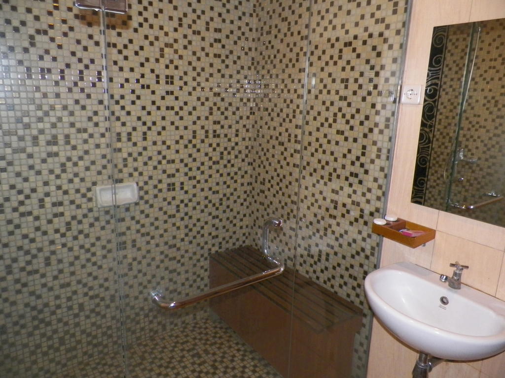 Ariandri Boutique Guesthouse Bandung Bilik gambar
